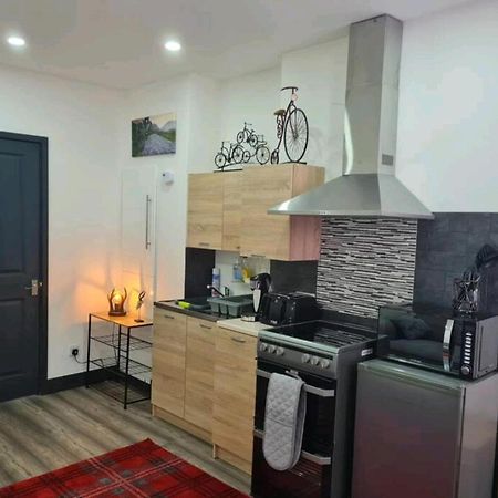 Charming 1-Bed Apartment In Peebles Eksteriør bilde